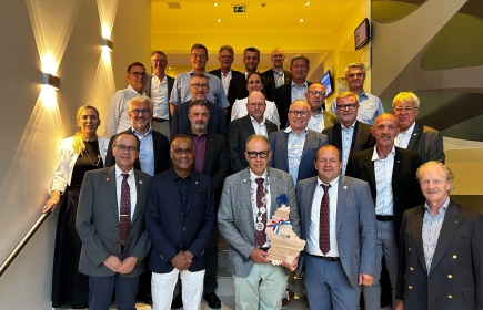 Les président(e)s des clubs et des responsables du District avec le Gouverneur Eric Desmidts